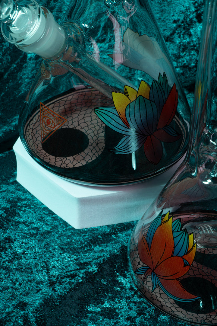 Red Eye Glass 10" Yin-Yang Dragon Bong