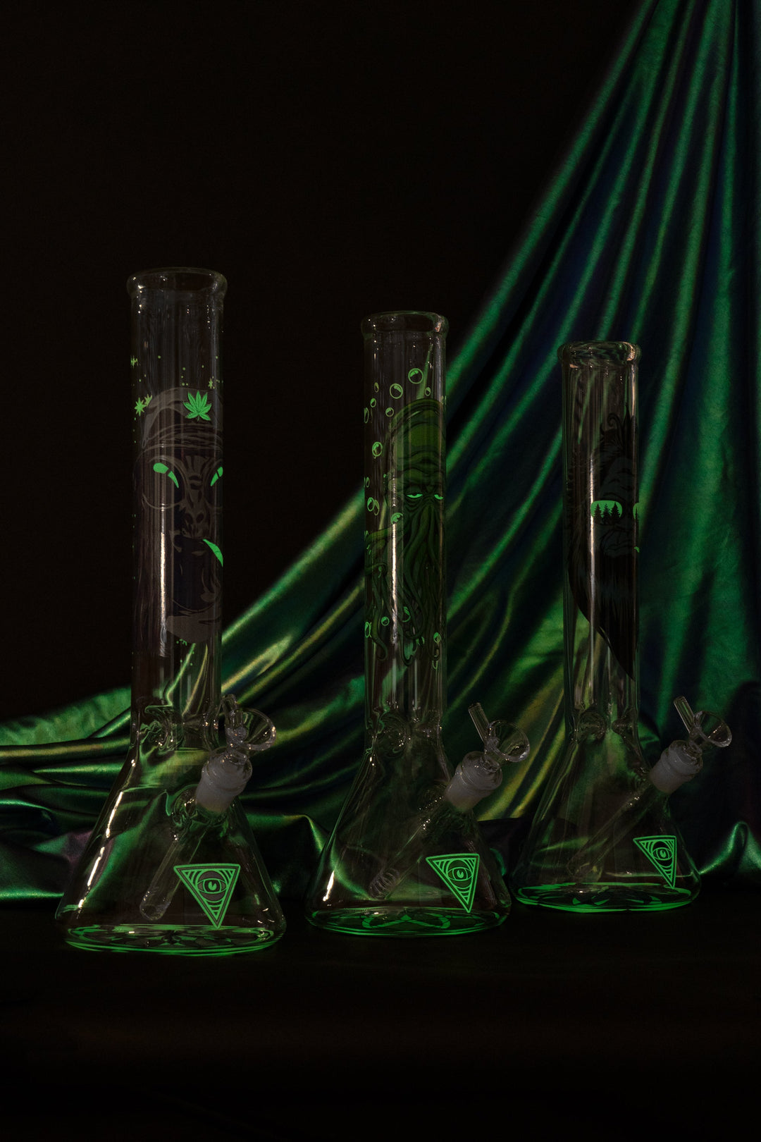 Red Eye Glass 15" Glow-in-the-Dark Extraterrestrial Bong
