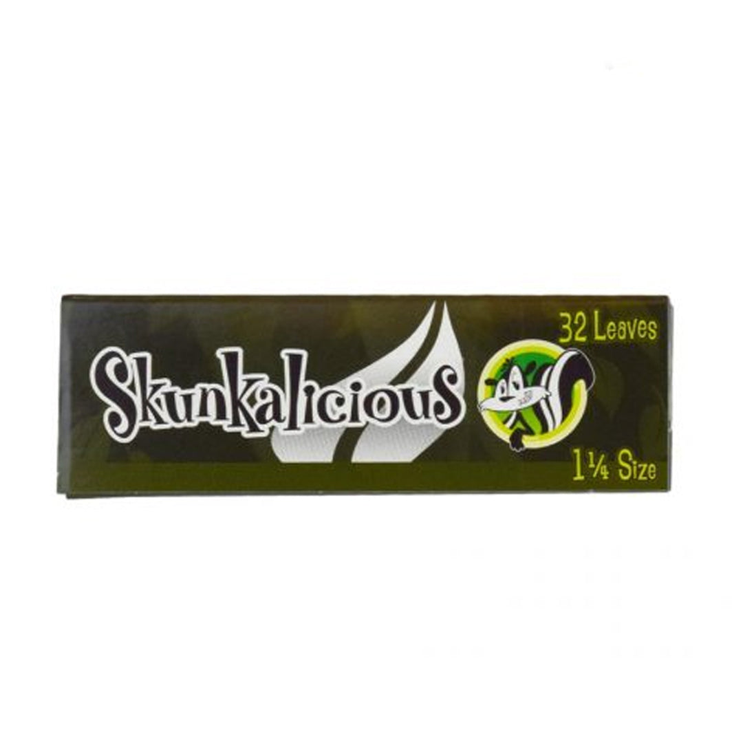 Skunk 1¼ Skunkalicious Rolling Papers (Display of 24)