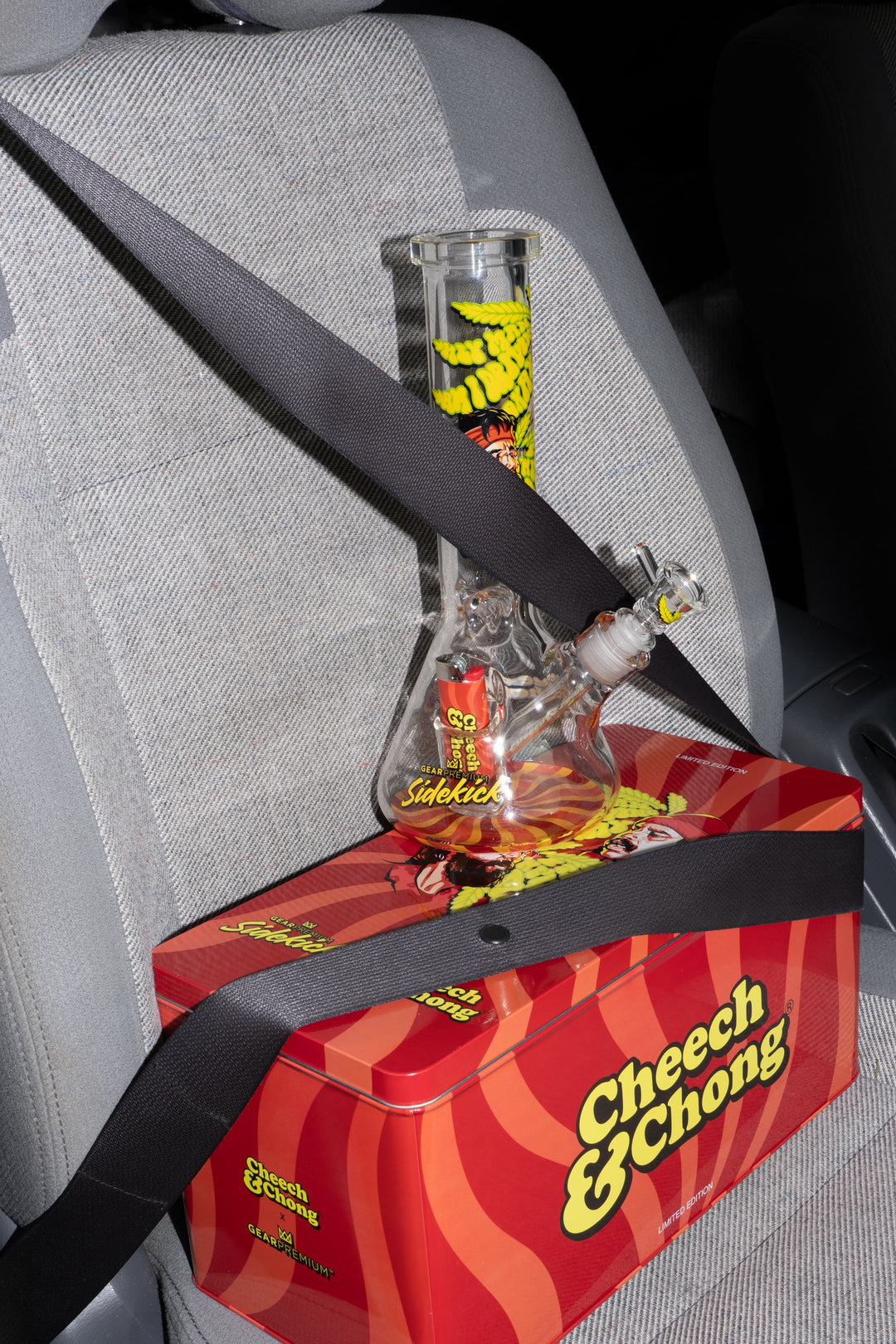 Cheech And Chong 12" 7mm Thick Parked Sidekick Bong (Limited Edition of 420)
